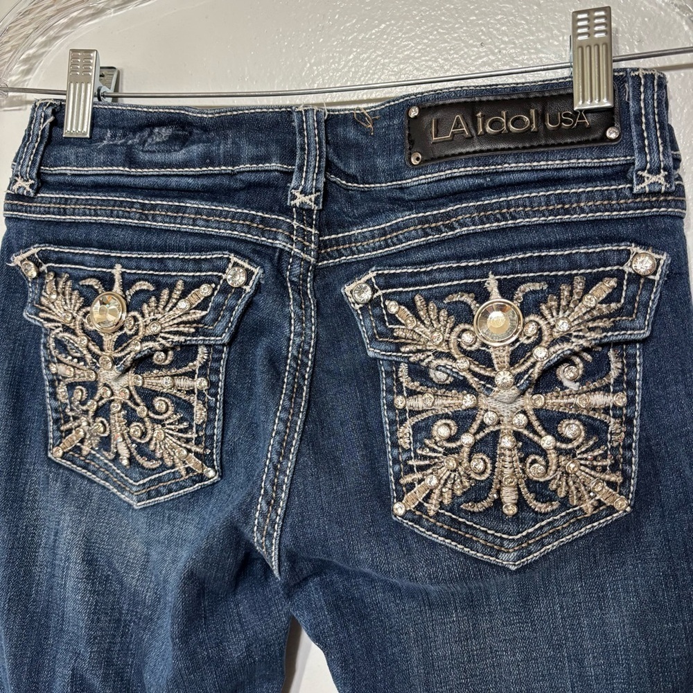 L.A Idol Mid-Rise Bling Embroidered Pocket Denim Capri’s Size 5